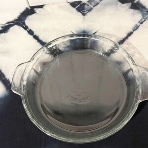 Anchor Hocking 9.5"/ 24cm Glass Pie Plate.